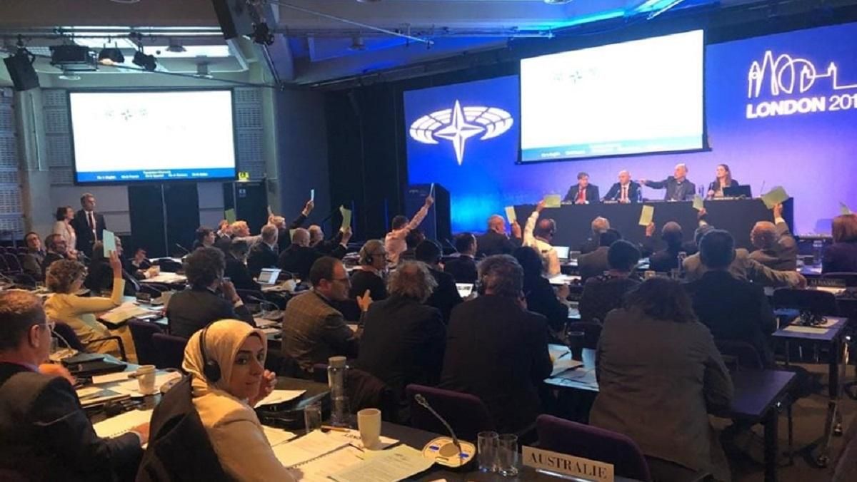 Парламентська асамблея НАТО відхилила суперечливу доповідь після зауважень делегації України Парламентська асамблея НАТО відхилила суперечливу доповідь після зауважень делегації України