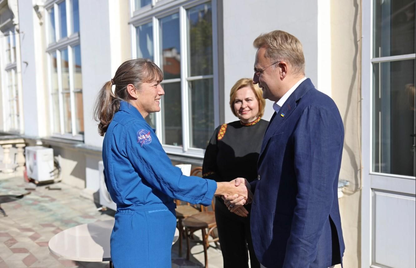Американская астронавтка с украинскими корнями приехала во Львов: что ее поразило