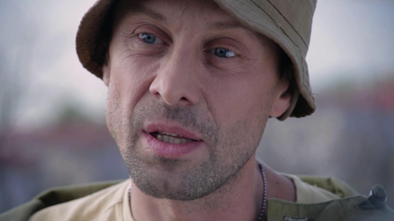 Военнослужащий, который захватил в плен 8 пророссийских боевиков: видео Военнослужащий, который захватил в плен 8 пророссийских боевиков: видео