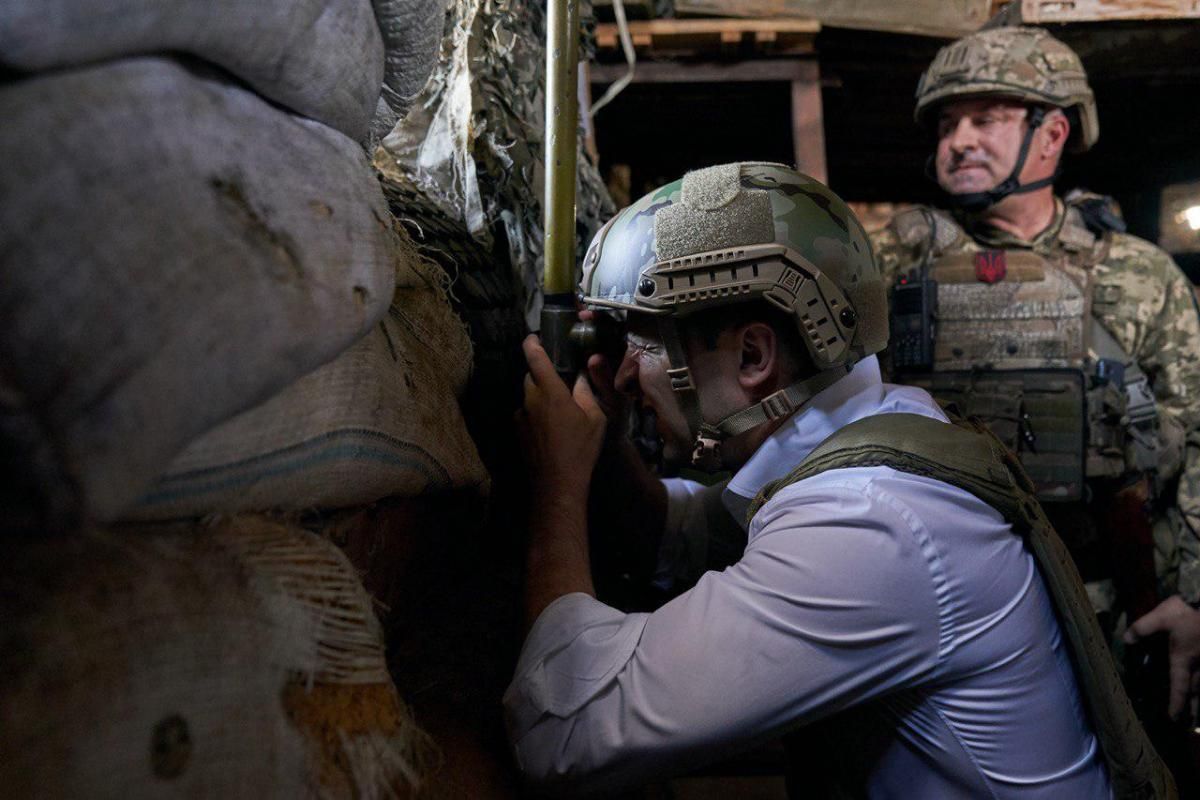 Зеленський поїхав на Донбас у День захисника України: фоторепортаж Зеленський поїхав на Донбас у День захисника України: фоторепортаж