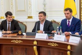 Українці почали гірше ставитись до перших осіб держави: свіжа соціологія