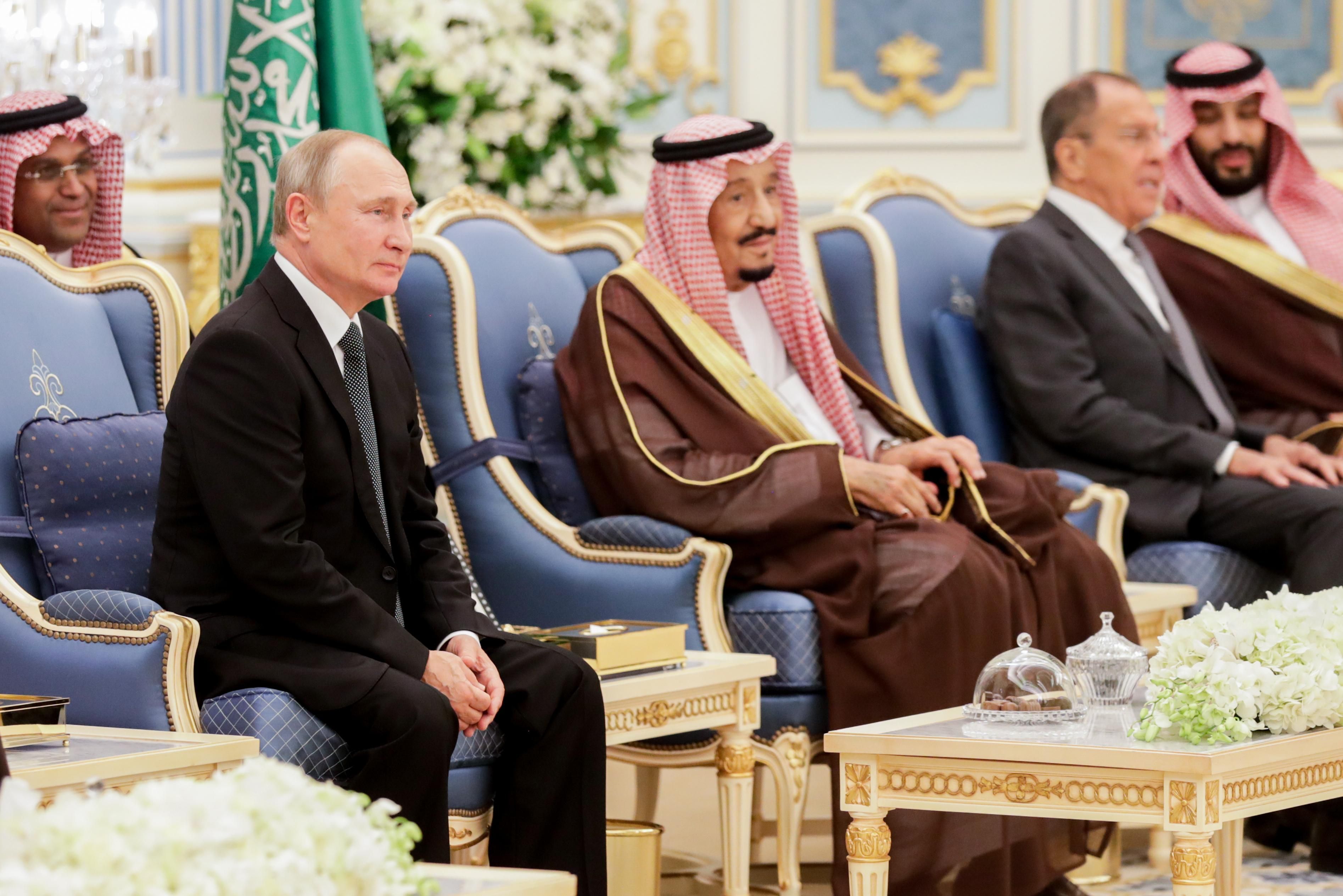 Оркестр Саудовской Аравии ужасно исполнил гимн России: как отреагировал Путин – видео Оркестр Саудовской Аравии ужасно исполнил гимн России: как отреагировал Путин – видео