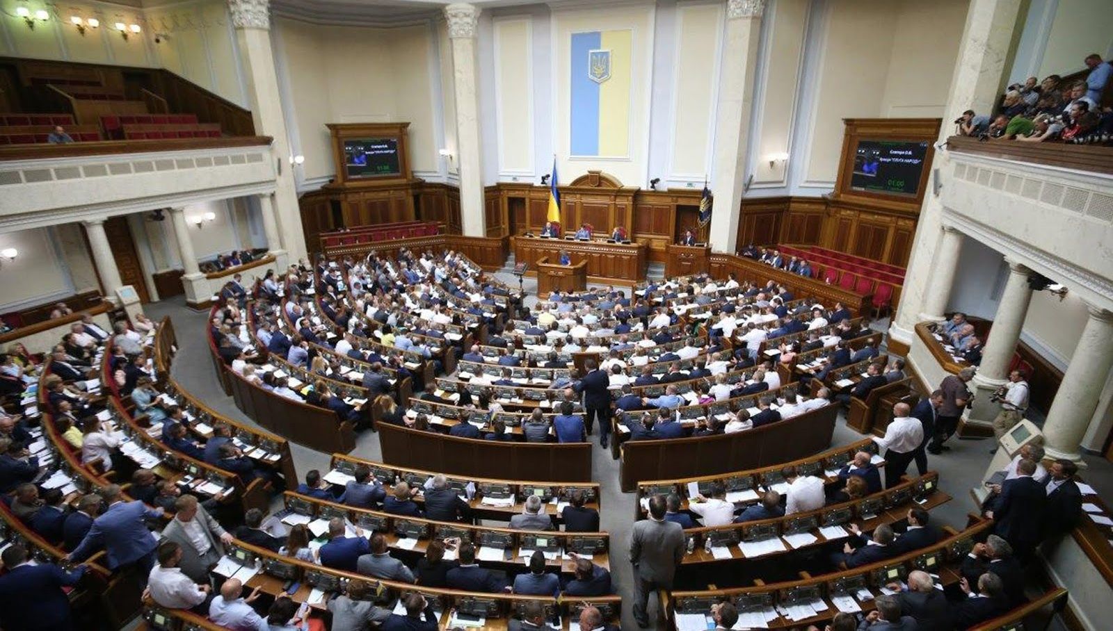 В Раде принял присягу новый депутат от "Слуги народа" В Раде принял присягу новый депутат от "Слуги народа"