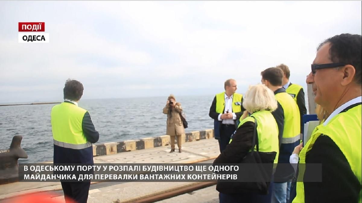 В Одесском порту в разгаре строительство еще одной площадки для перевалки грузовых контейнеров