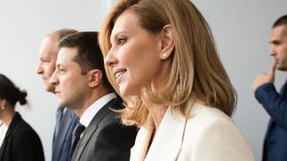 Владимир и Елена Зеленские прилетели в Ригу: в каком наряде предстала первая леди