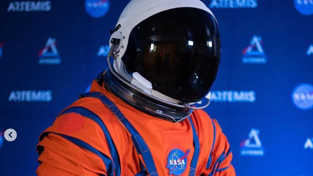У NASA показали нові скафандри для польотів на Місяць і Марс У NASA показали нові скафандри для польотів на Місяць і Марс