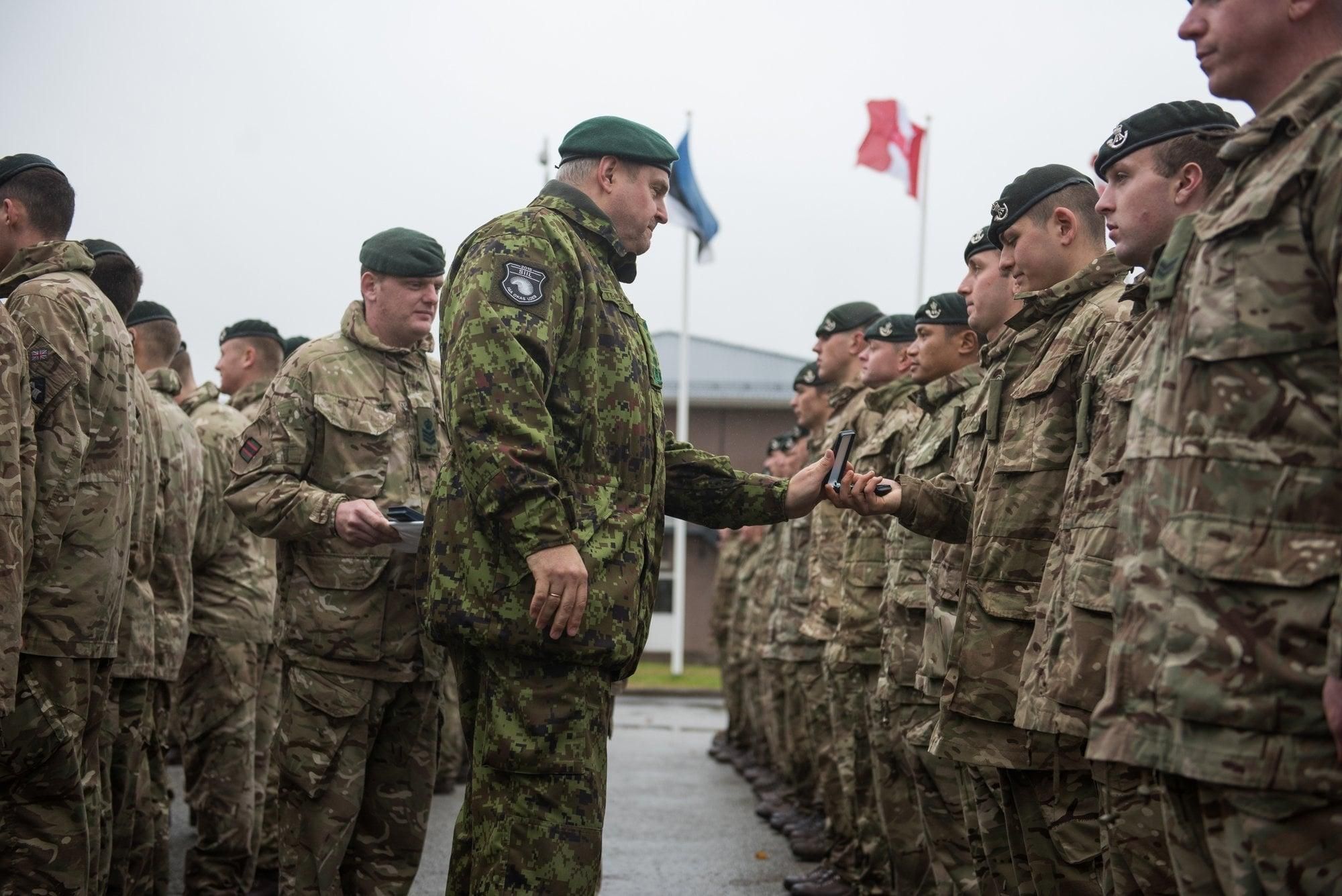 Мы следим за вами, – британским военным угрожают российские боты Мы следим за вами, – британским военным угрожают российские боты