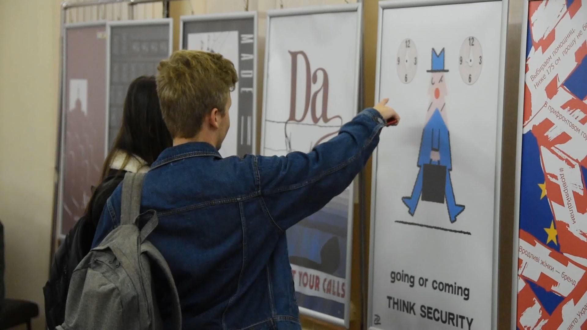 Унікальна виставка постерів відкрилась у Харкові: яскраві фото та відео Унікальна виставка постерів відкрилась у Харкові: яскраві фото та відео