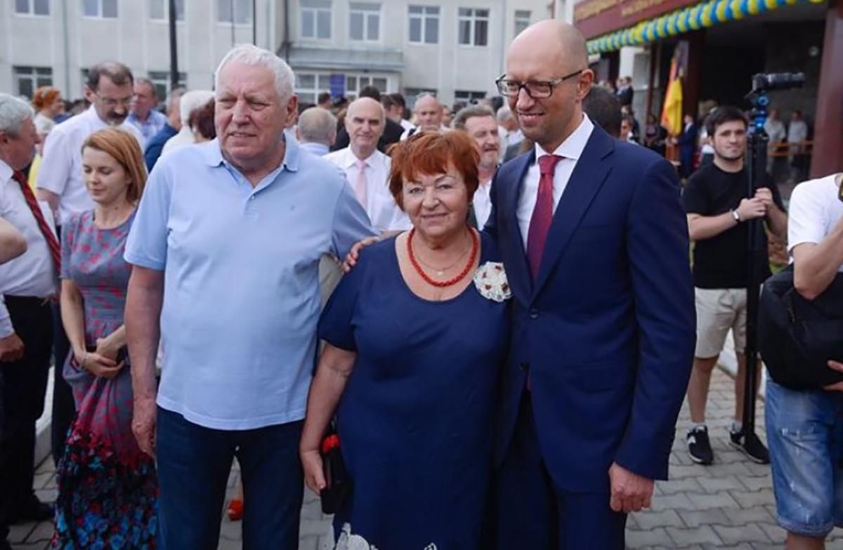 У Арсения Яценюка умер отец У Арсения Яценюка умер отец