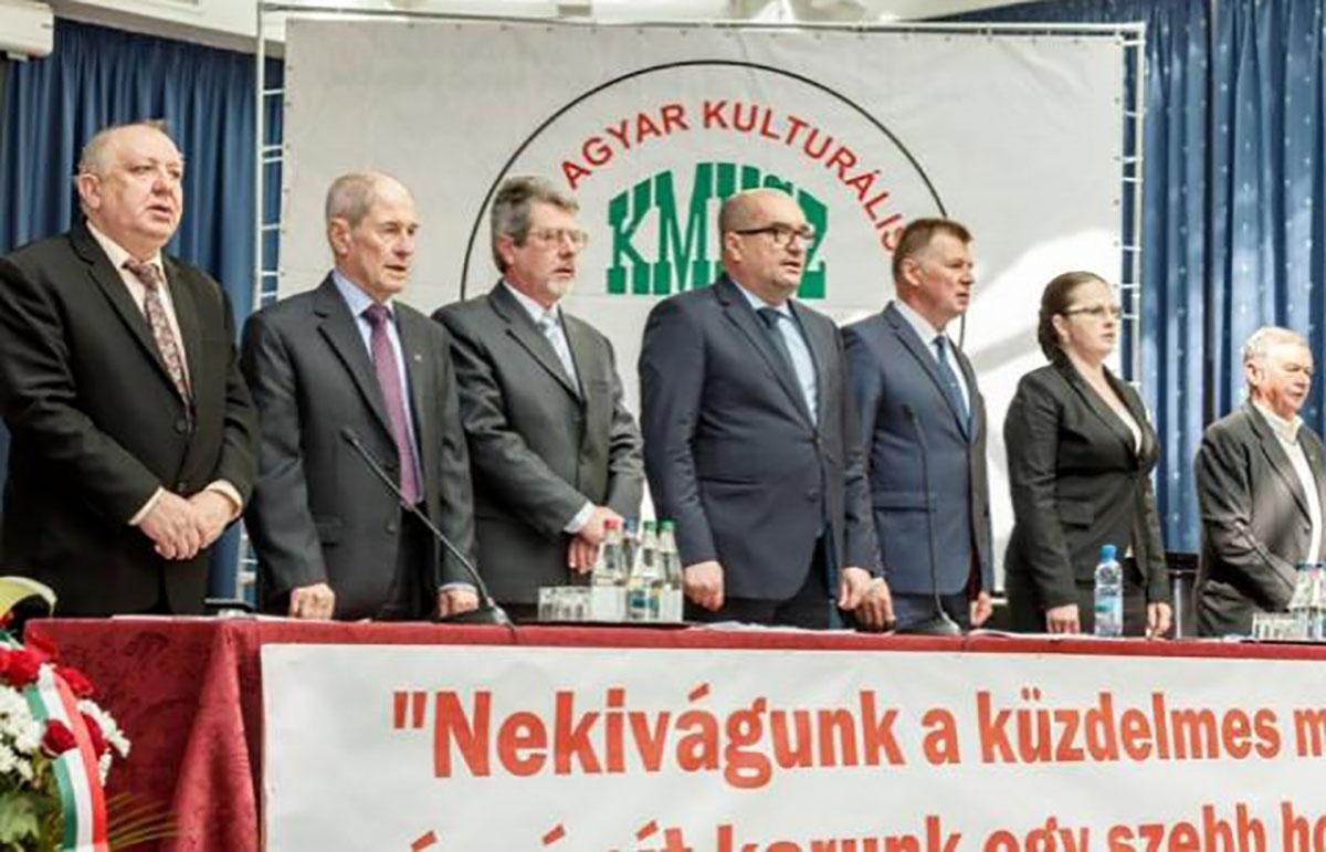 Венгры Закарпатья обиделись, что глава ОГА назвал их украинцами венгерского происхождения Венгры Закарпатья обиделись, что глава ОГА назвал их украинцами венгерского происхождения