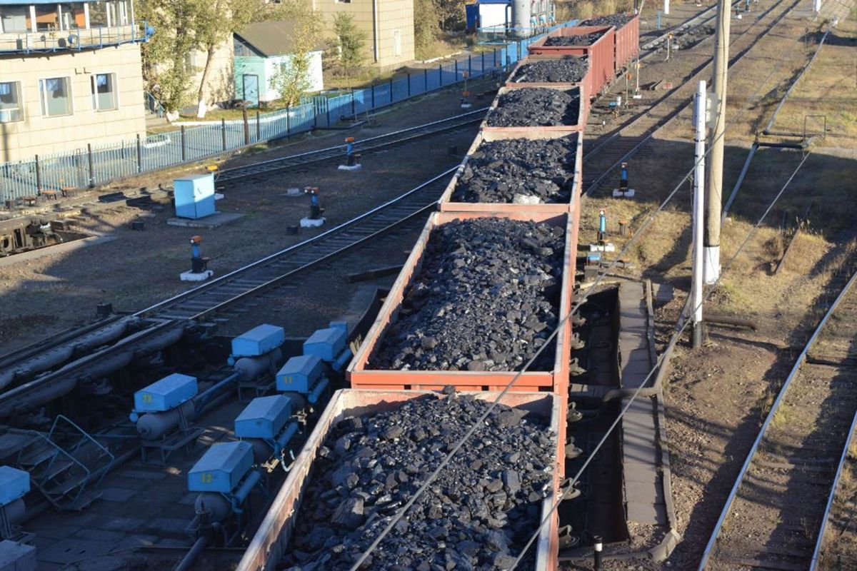 ОБСЕ обнаружила 40 вагонов с углем в оккупированном Дебальцево
