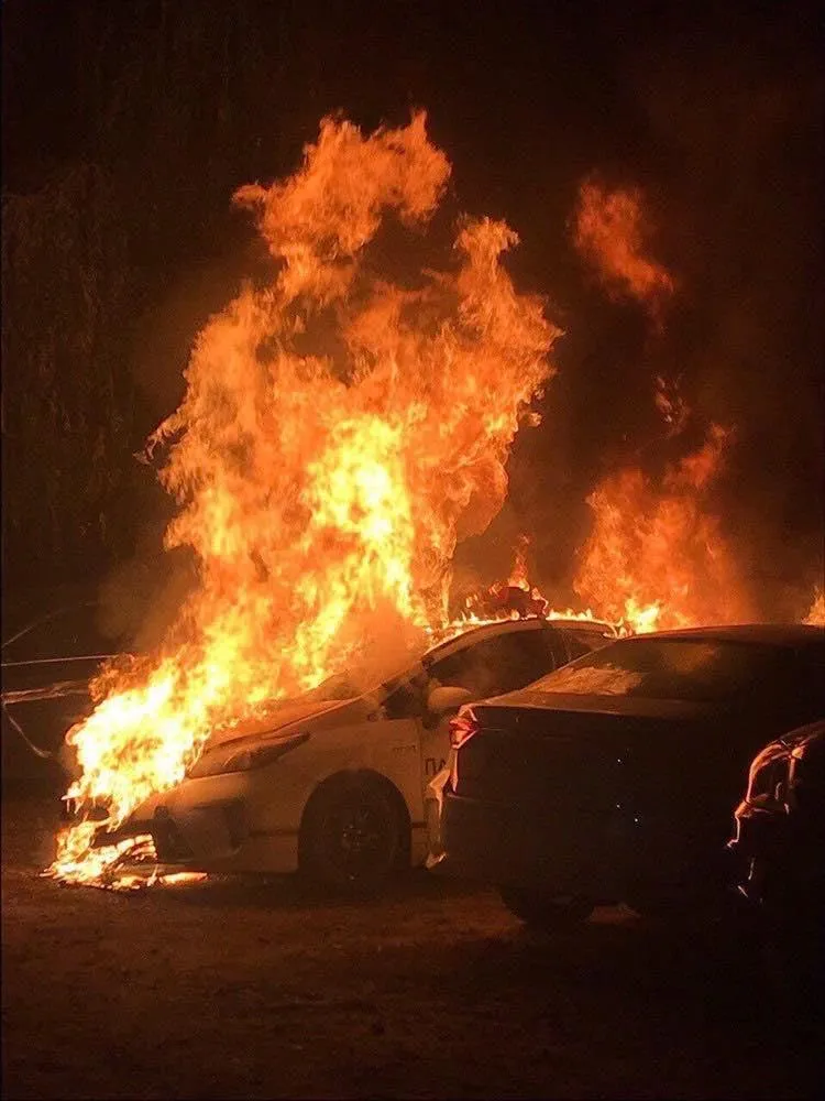 В Києві підпалили автомобіль патрульної поліції / Фото Інформатор
