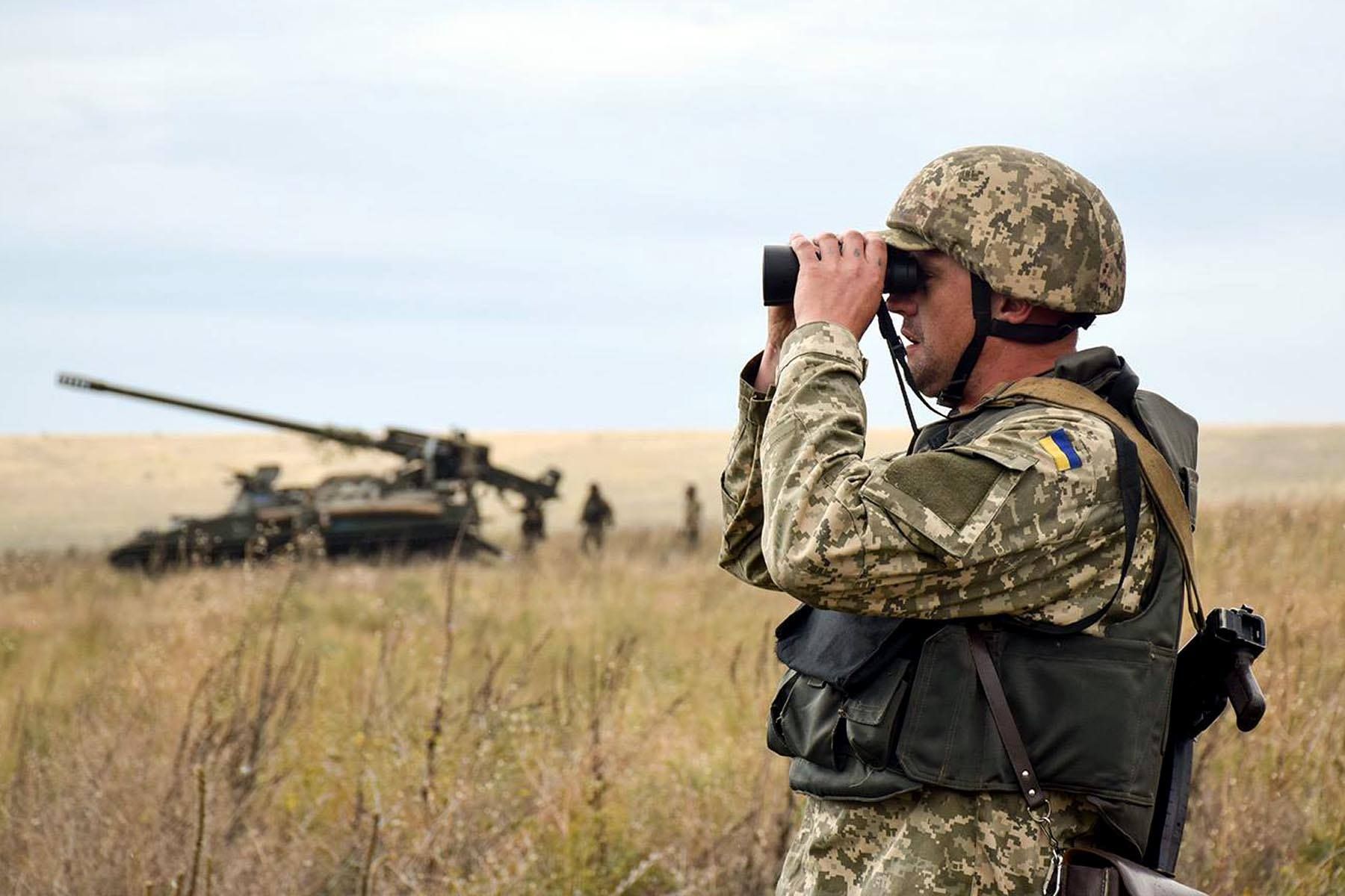 Боевики усилили обстрелы на Донбассе: ранен украинский военный