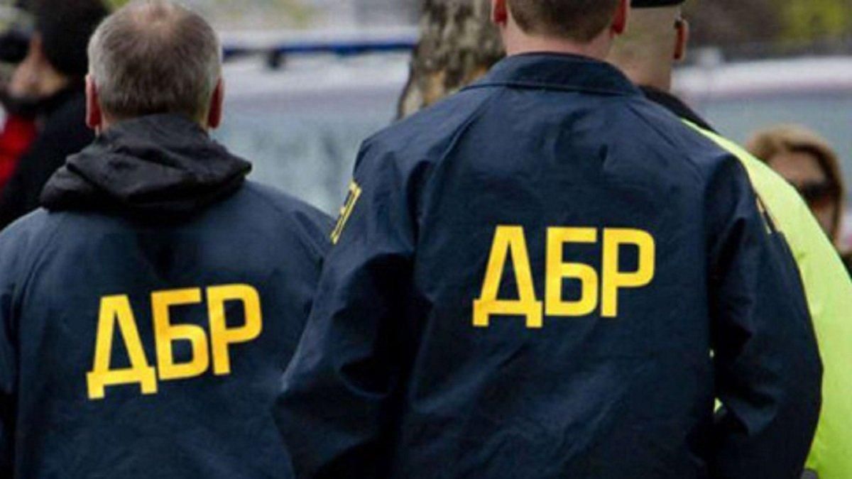 Одеські поліцейські погоріли на хабарі в 5 тисяч доларів Одеські поліцейські погоріли на хабарі в 5 тисяч доларів
