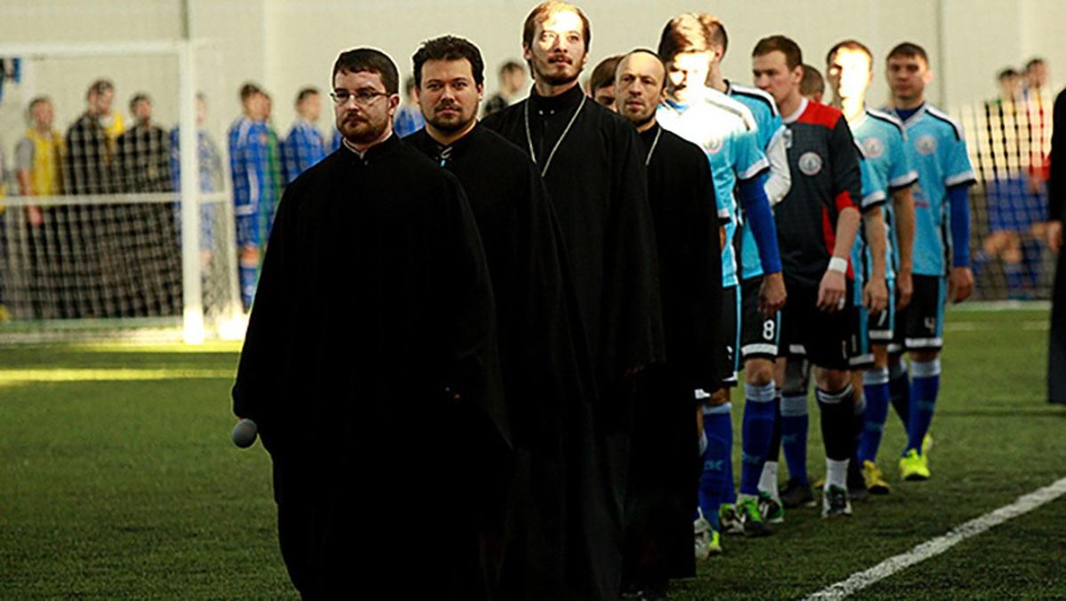 "Краще в храм сходи": У Росії церква розкритикувала чоловіків, які люблять футбол
