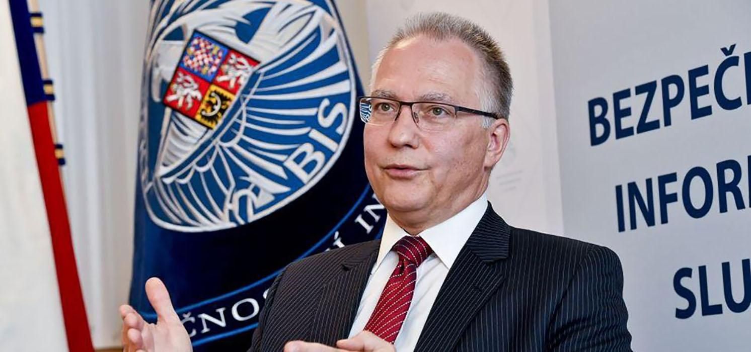 Чеська розвідка викрила російських шпигунів під прикриттям посольства РФ Чеська розвідка викрила російських шпигунів під прикриттям посольства РФ