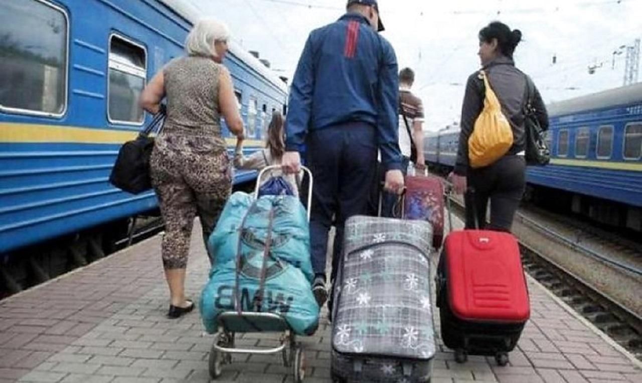Скільки зараз в Україні переселенців з Донбасу та Криму: цифра