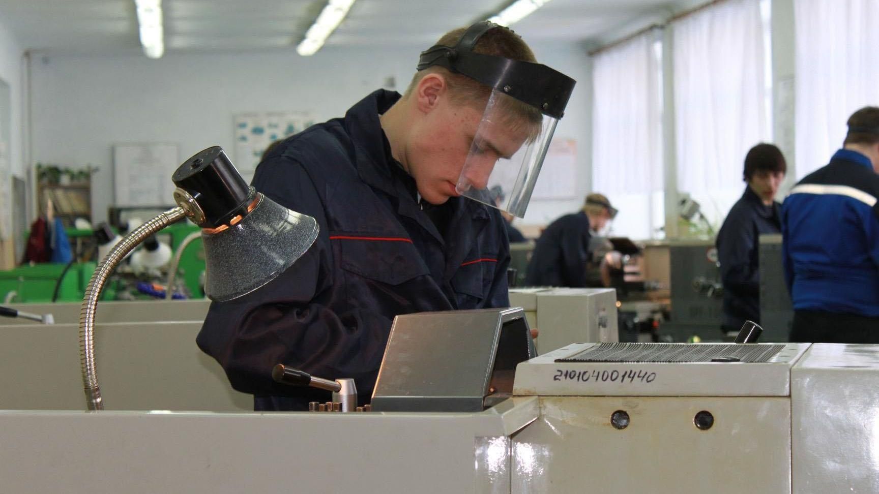 Випускникам училищ гарантуватимуть перше робоче місце: що пропонує міністерство Випускникам училищ гарантуватимуть перше робоче місце: що пропонує міністерство