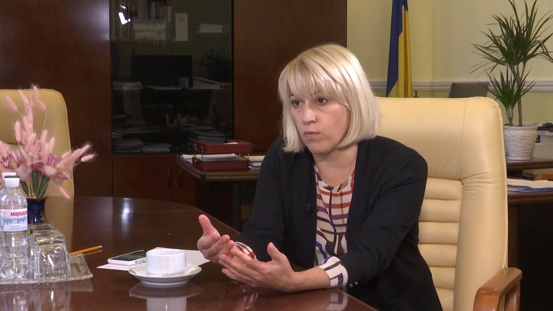 Про зміни у Мінрозвитку, першу зарплату та особисте життя: інтерв'ю з Альоною Бабак Про зміни у Мінрозвитку, першу зарплату та особисте життя: інтерв'ю з Альоною Бабак