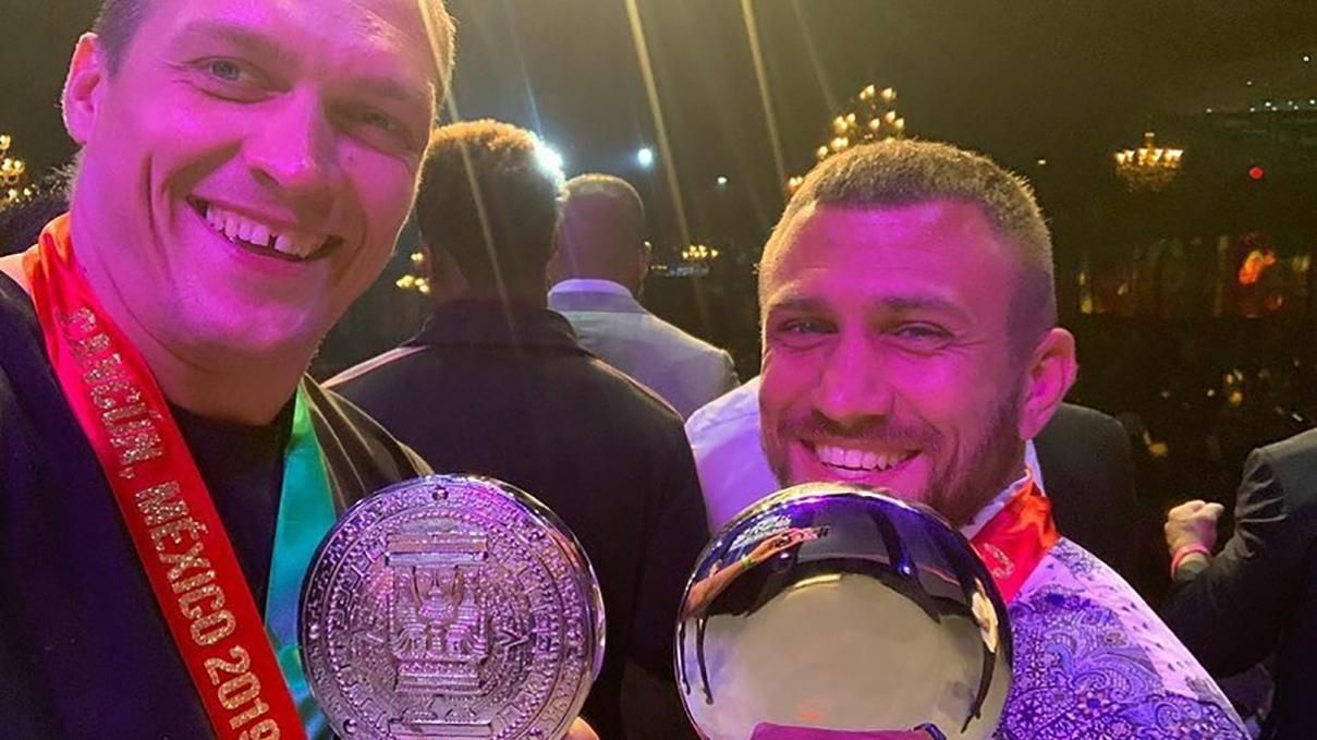 Усик и Ломаченко получили памятные статуэтки от WBC, Ломаченко-тренер – специальный пояс
