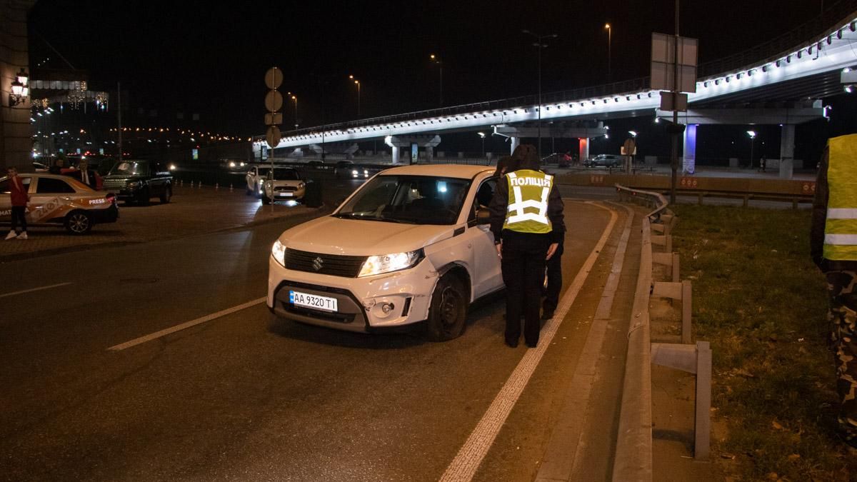 У Києві водійка влетіла у відбійник та влаштувала скандал: відео та фото У Києві водійка влетіла у відбійник та влаштувала скандал: відео та фото