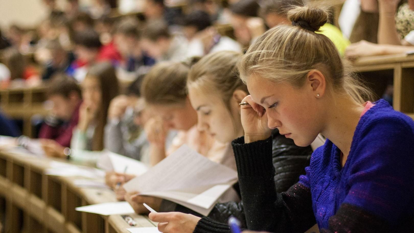 Платила гроші двійникам: у Бангладеш депутатку вигнали з університету за шахрайство – фото Платила гроші двійникам: у Бангладеш депутатку вигнали з університету за шахрайство – фото