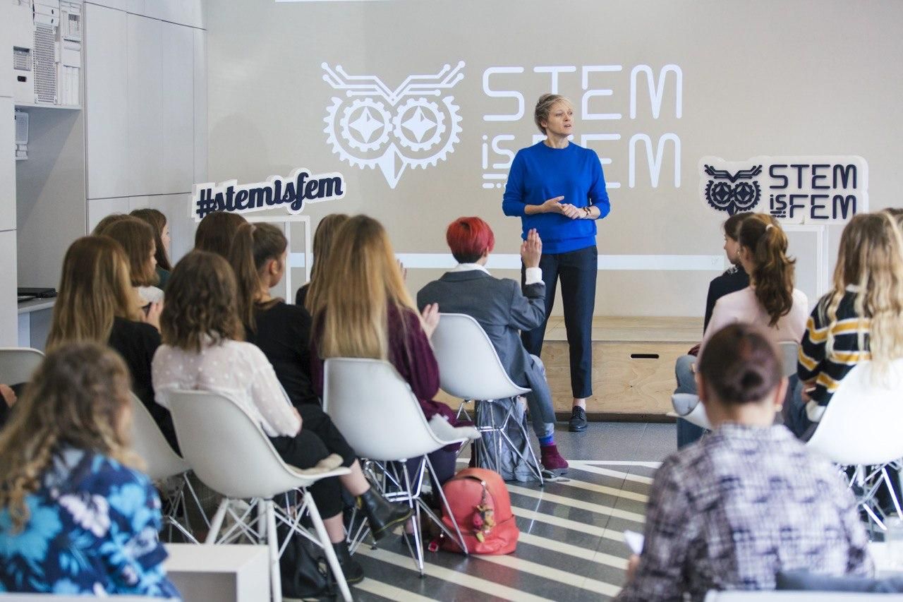 Українські школярки познайомились із біотехнологіями разом із STEM is FEM