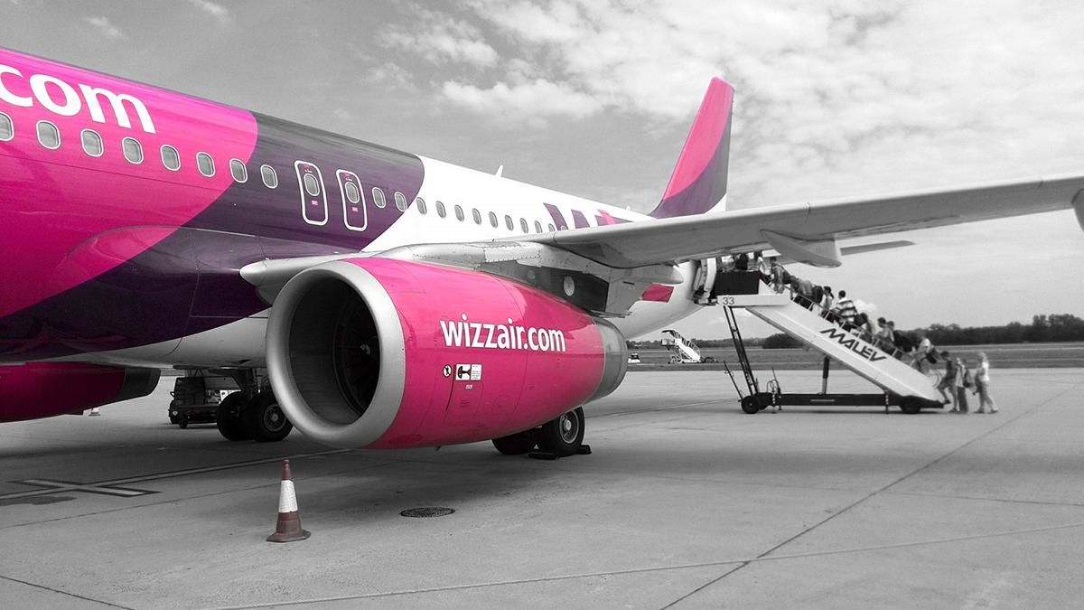 Из-за погоды самолет Wizz Air вместо Львова сел в Румынии Из-за погоды самолет Wizz Air вместо Львова сел в Румынии