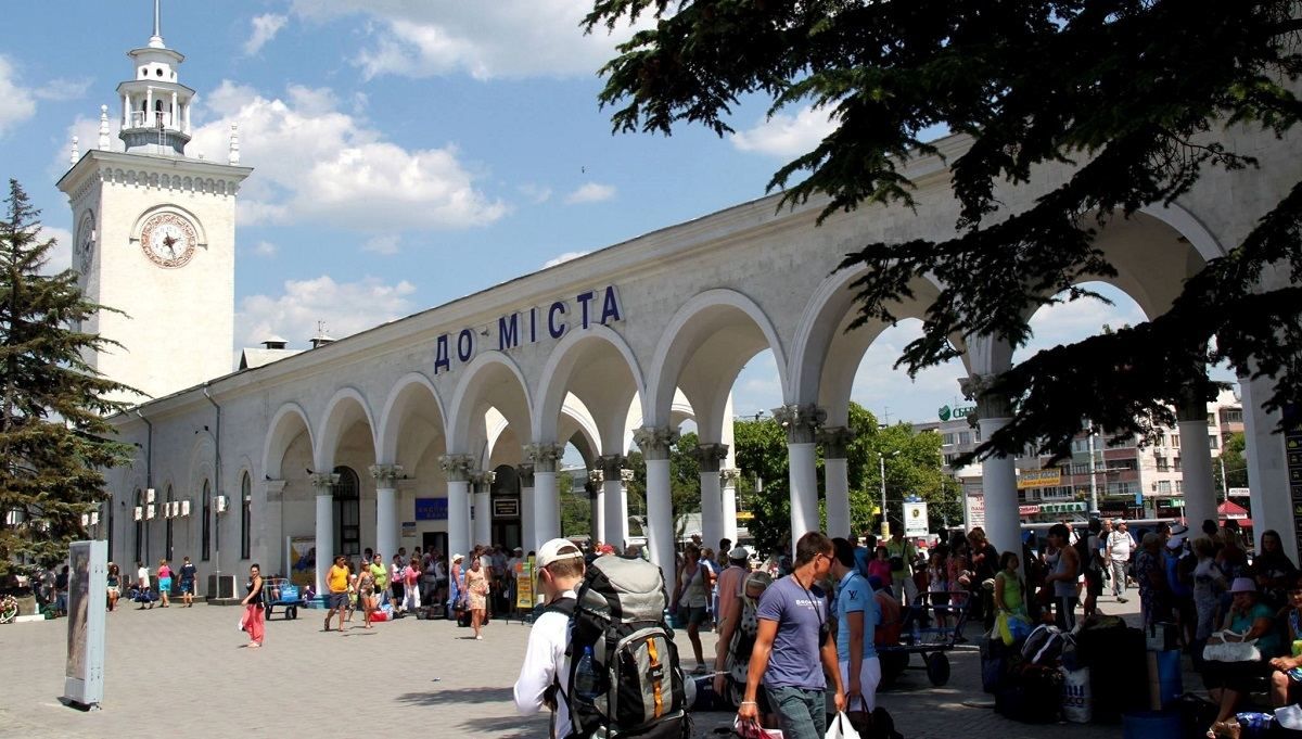 Оккупанты хотят, чтобы материковая Украина возобновила железнодорожное сообщение с Крымом