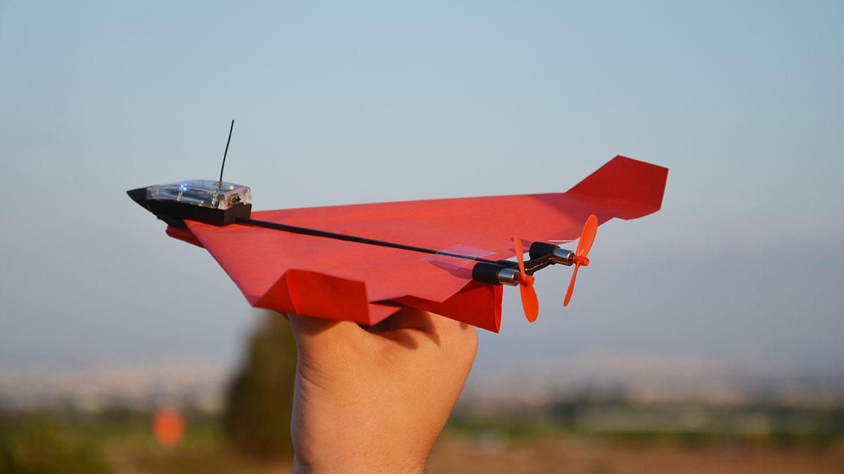 На Kickstarter представили "умный" бумажный самолетик Powerup 4.0: что он умеет