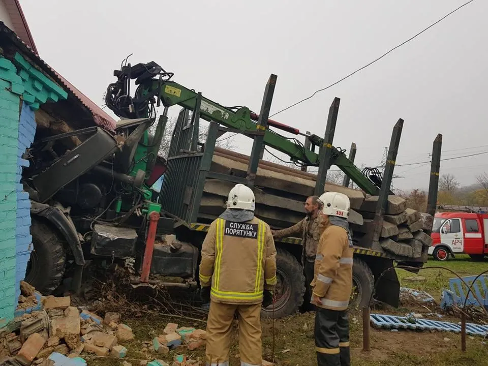 ДСНС, Полтава, ДТП, врізався у будинок, вантажівка 