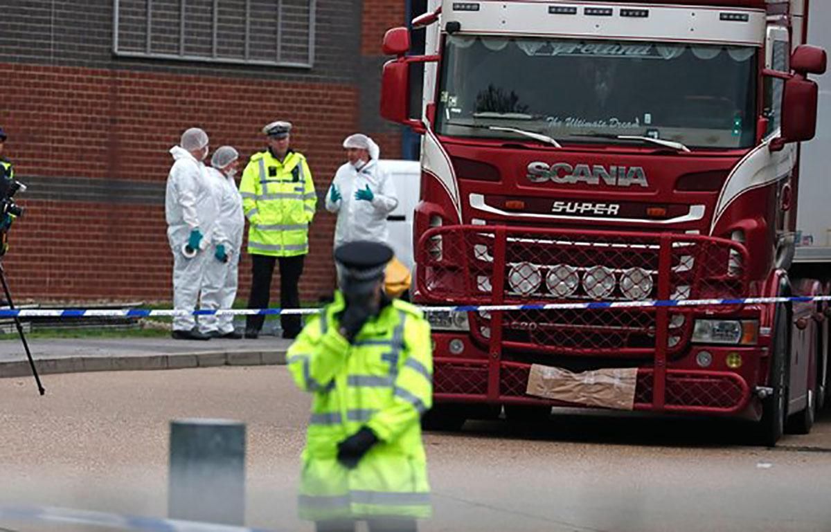 Знайдені у вантажівці в Англії мертві мігранти прибули з Китаю