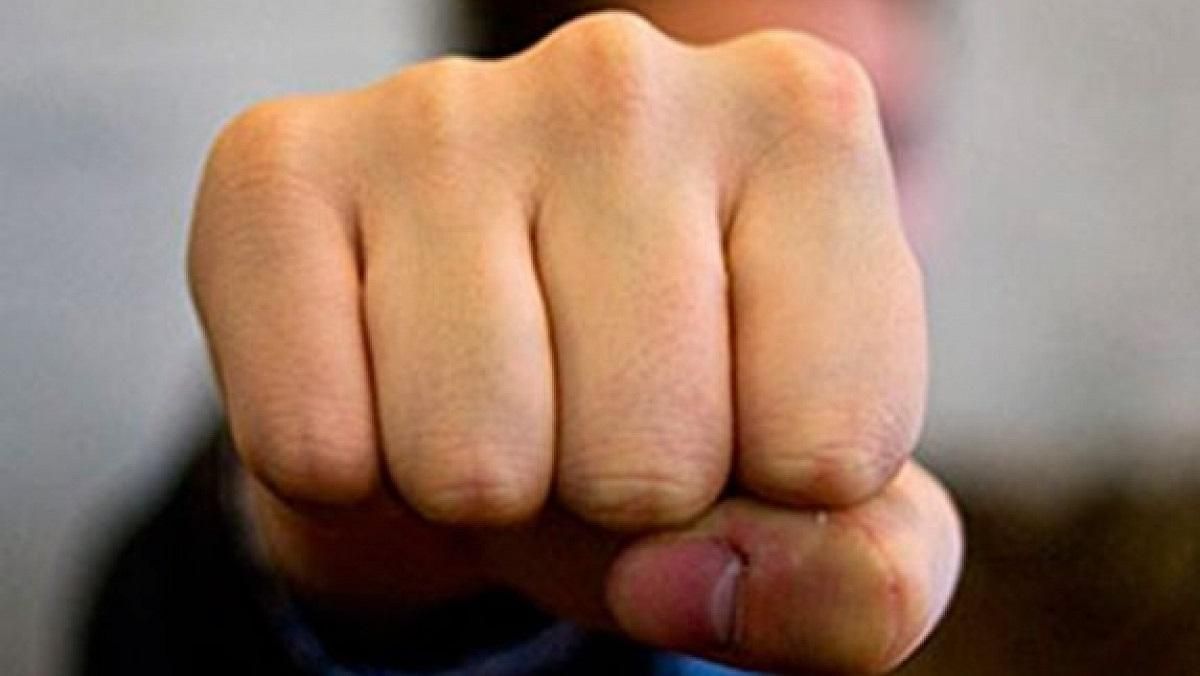 У ТРЦ в Києві чоловік побив представницю ЛГБТ-спільноти У ТРЦ в Києві чоловік побив представницю ЛГБТ-спільноти