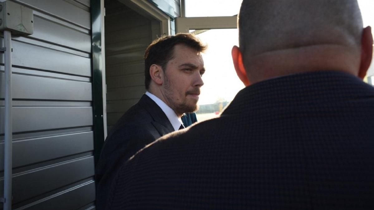 Премьер-министр дал месяц на решение ситуации с контрабандой на таможне Премьер-министр дал месяц на решение ситуации с контрабандой на таможне