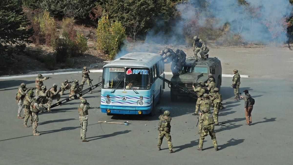 Оккупанты используют детский центр "Артек" для тренировок силовиков: фото и видео Оккупанты используют детский центр "Артек" для тренировок силовиков: фото и видео