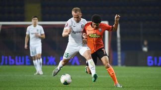 "Александрия" первой в сезоне отобрала очки у "Шахтера", арбитр удалил двух игроков: видео