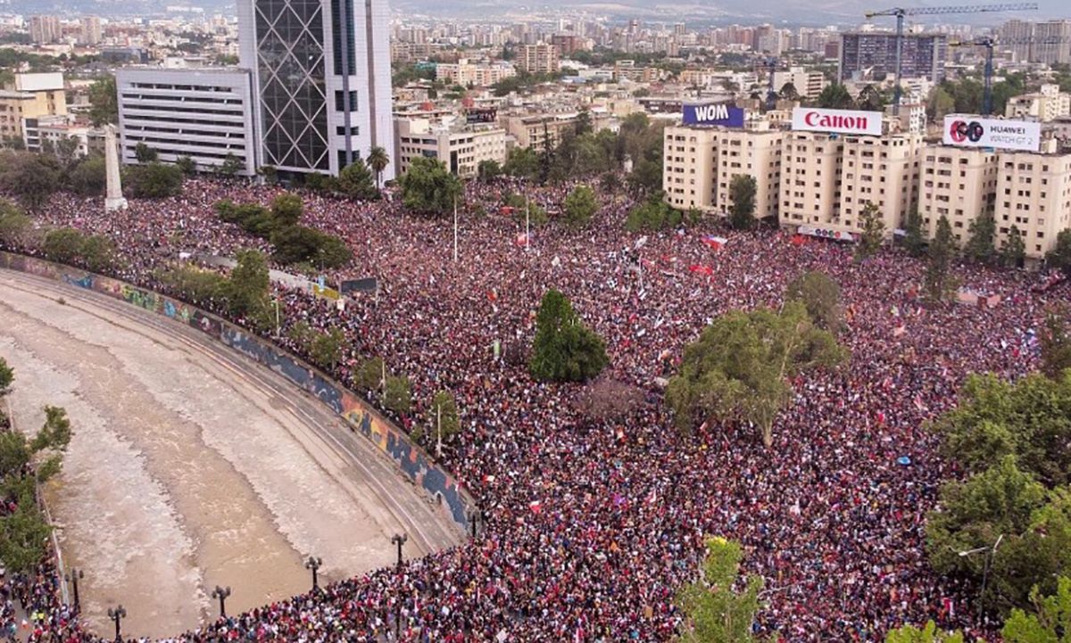 Вперше в історії на протест у Чилі вийшли понад мільйон людей: фото, відео