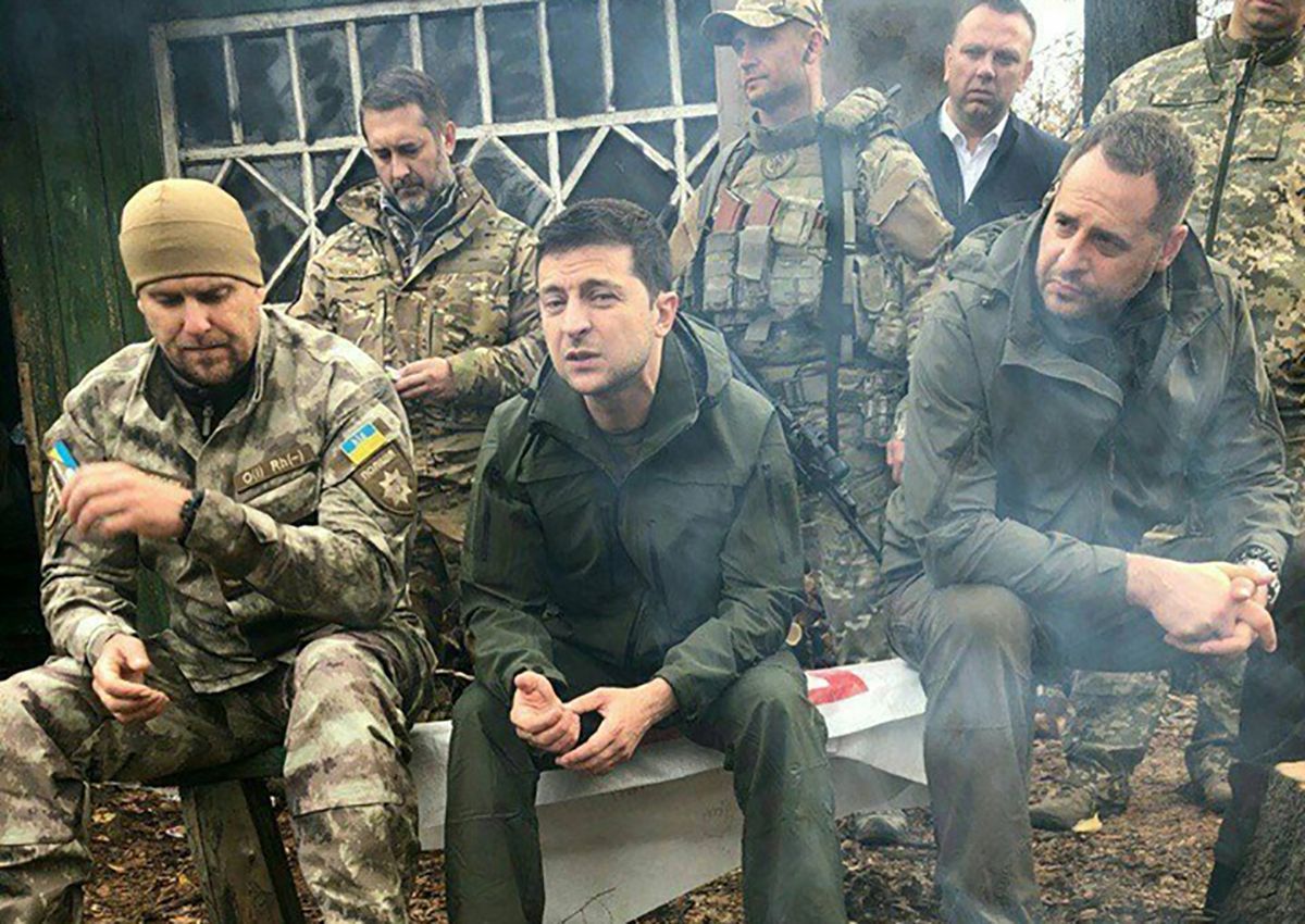 Зеленский в Золотом – видео перепалки с бойцами 26.10.2019 Зеленский в Золотом – видео перепалки с бойцами 26.10.2019