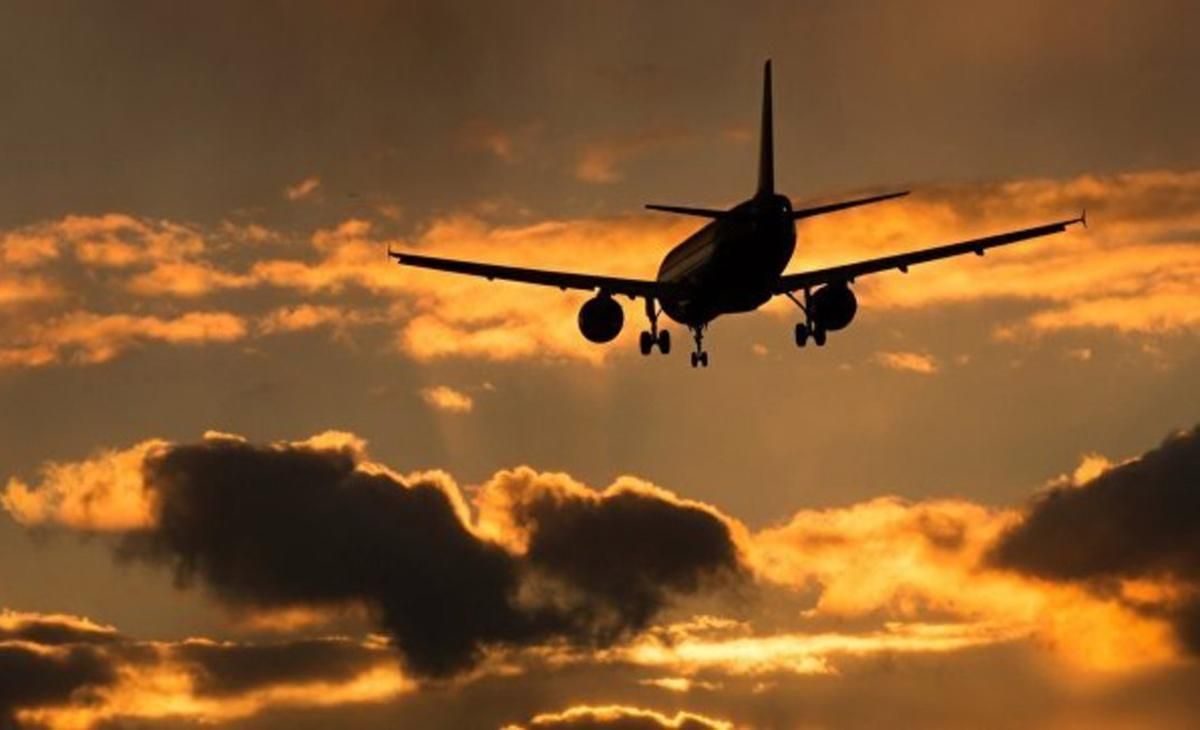 У самолета отказал двигатель в небе над Днепром У самолета отказал двигатель в небе над Днепром