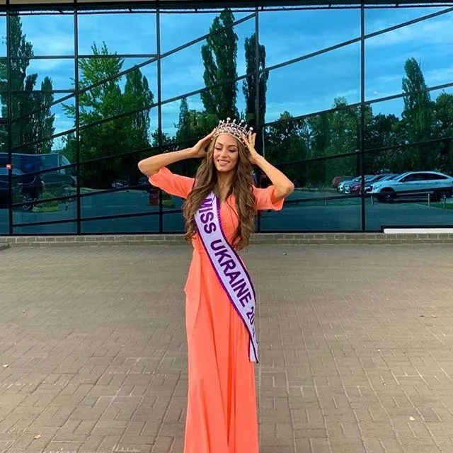 Володарка титулу Володарка титулу