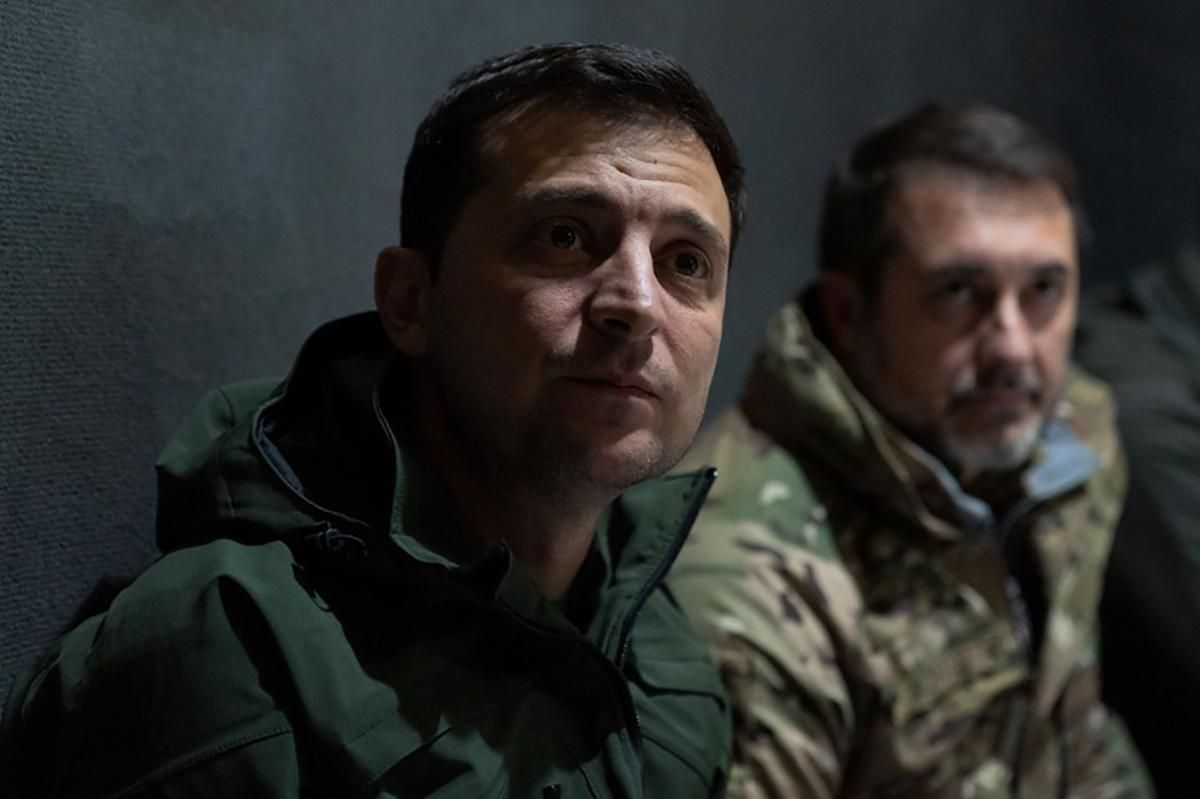 У Зеленського показали повне відео діалогу із добровольцями: їхню зброю вже вивезли У Зеленського показали повне відео діалогу із добровольцями: їхню зброю вже вивезли