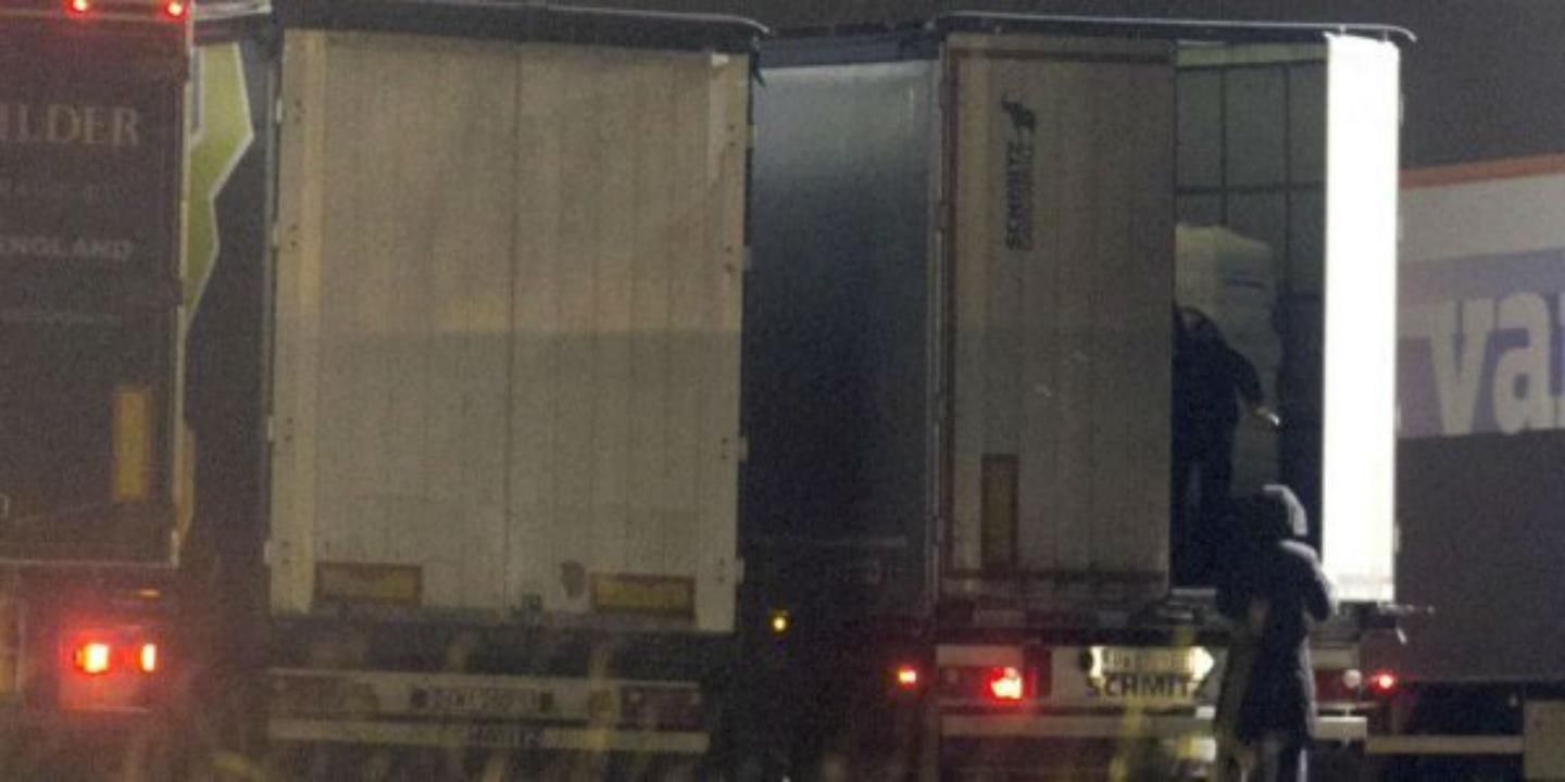 Во Франции в грузовике нашли 8 мигрантов с обморожениями