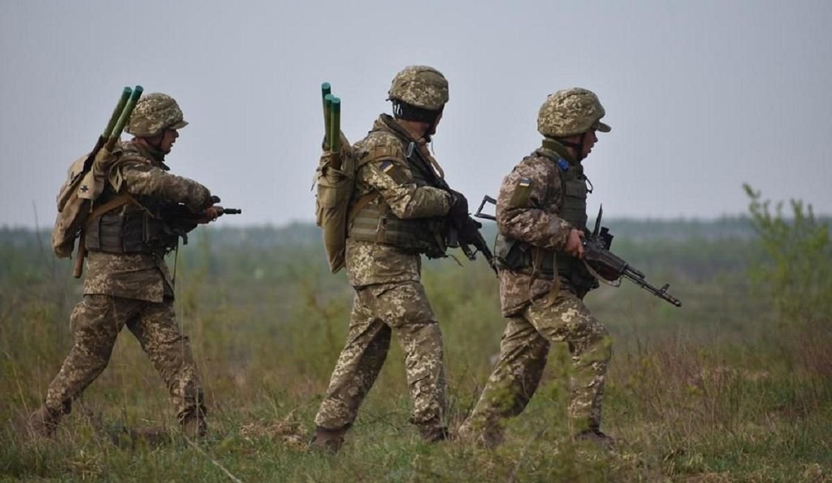 Боевики из гранатометов били по украинским позициям: 13 обстрелов за сутки