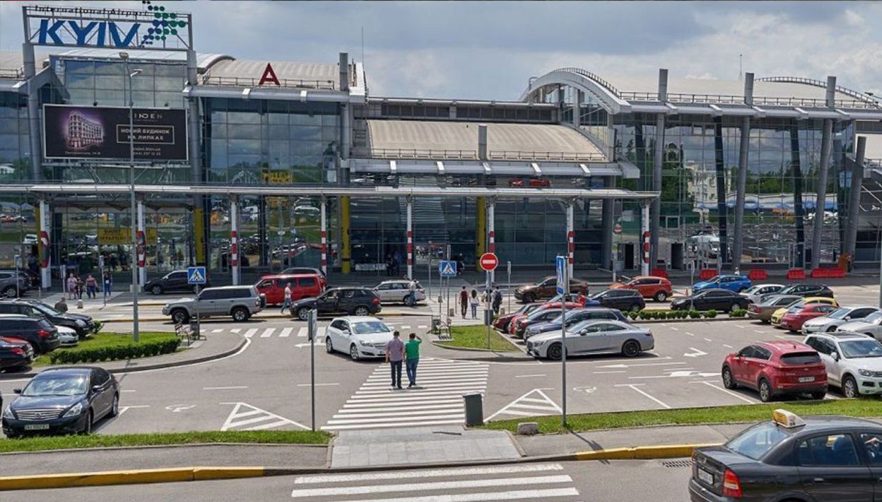 Київський аеропорт "Жуляни" відновив роботу після фейкового замінування