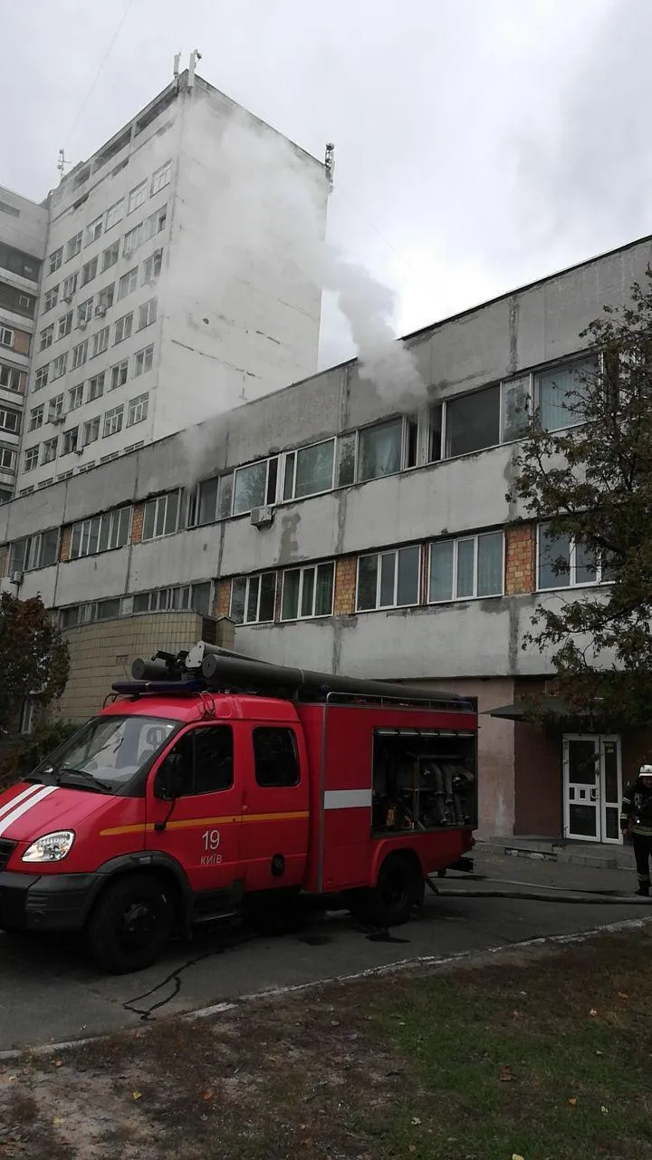 рятувальники пожежа дснс лікарня київ