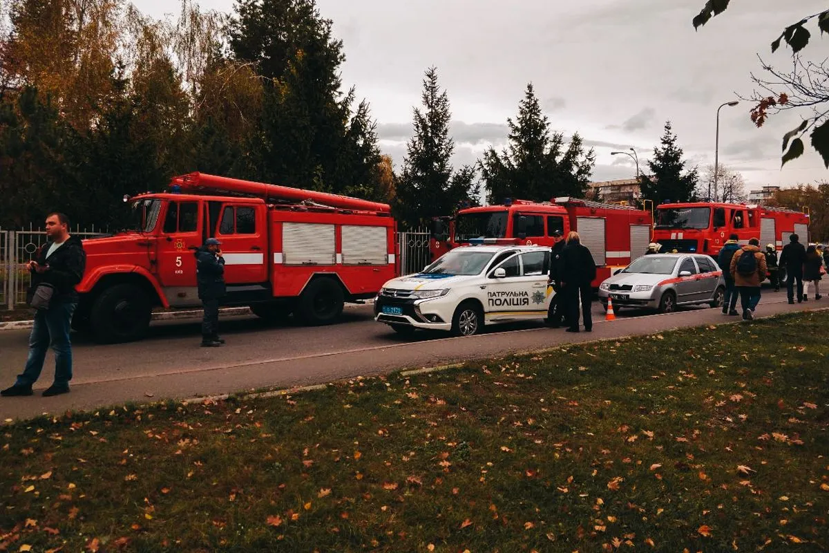 рятувальники дснс київ лікарня пожежа рятувальники дснс київ лікарня пожежа