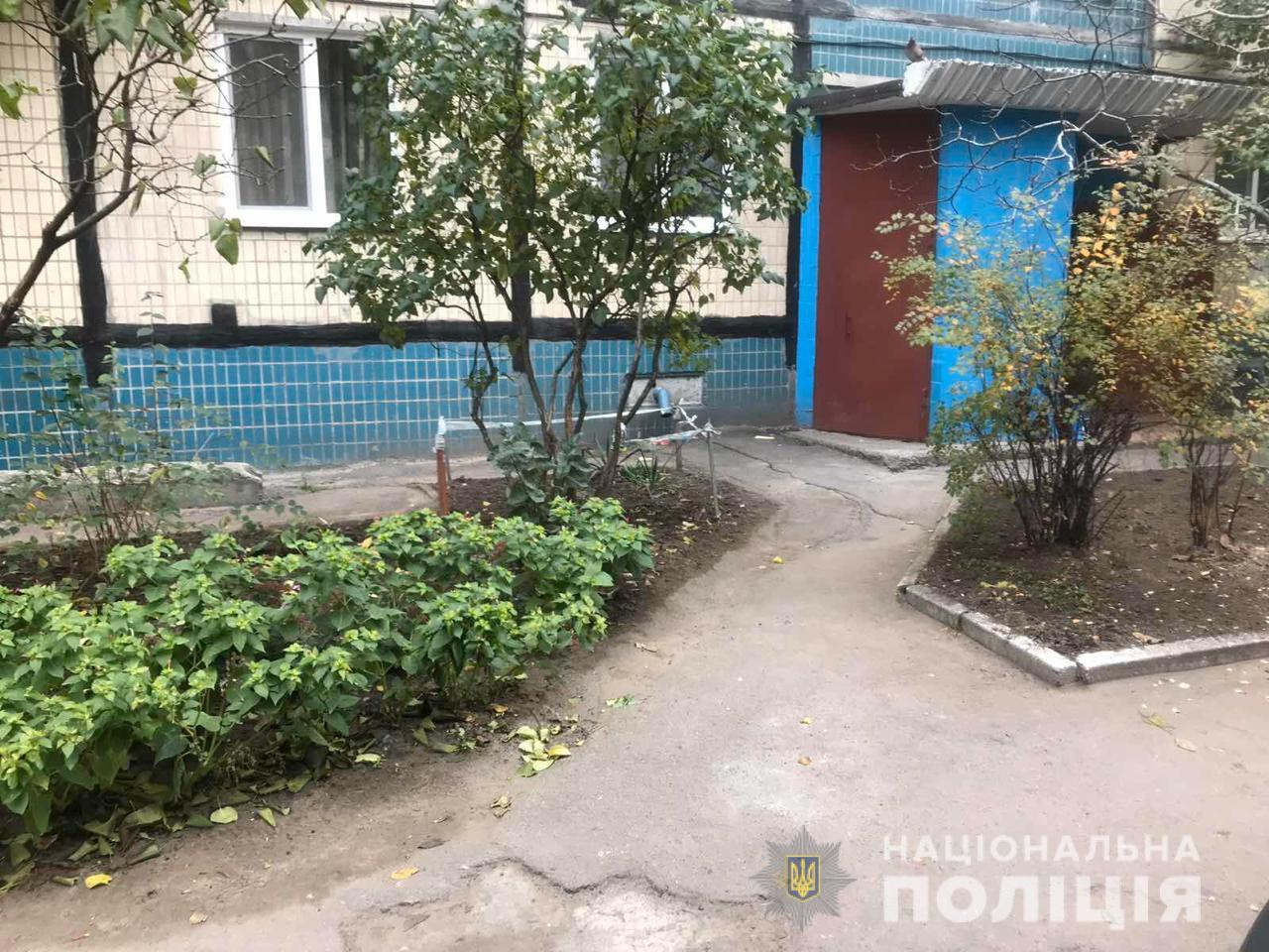 В Днепре мужчина до смерти забил знакомого, замотал в ковер и оставил возле подвала