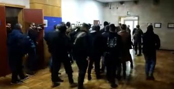 В админсуде Киева подрались из-за проспектов Бандеры и Шухевича – видео