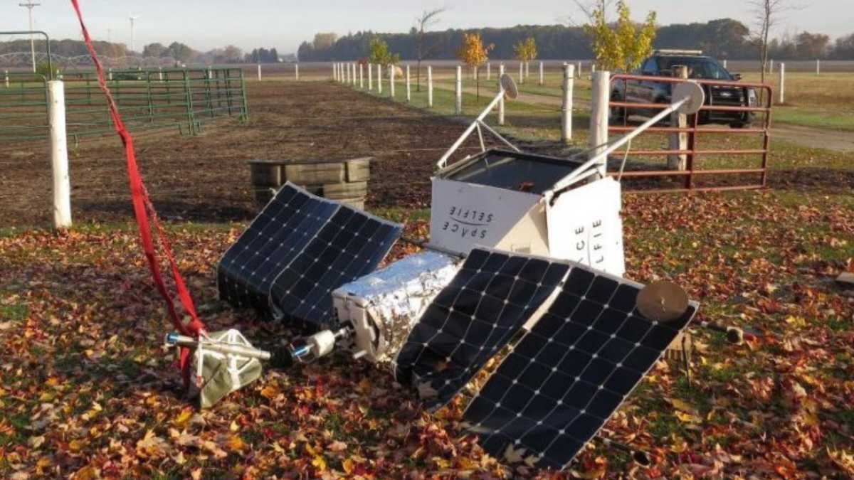 Спутник Samsung упал на ферму в США: видео