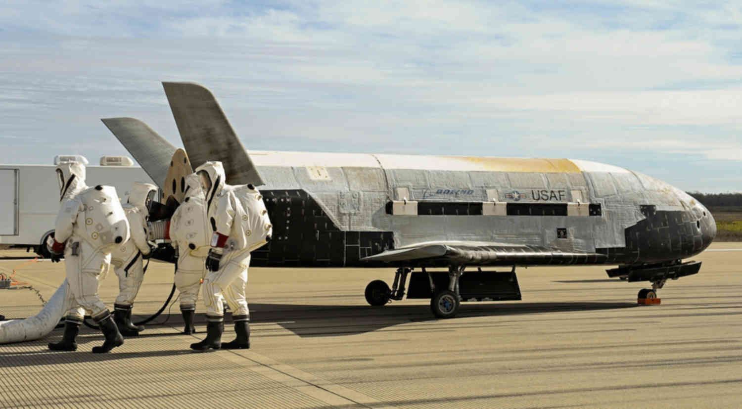 "Секретний" шаттл Boeing X-37B здійснив свій рекордний політ: деталі